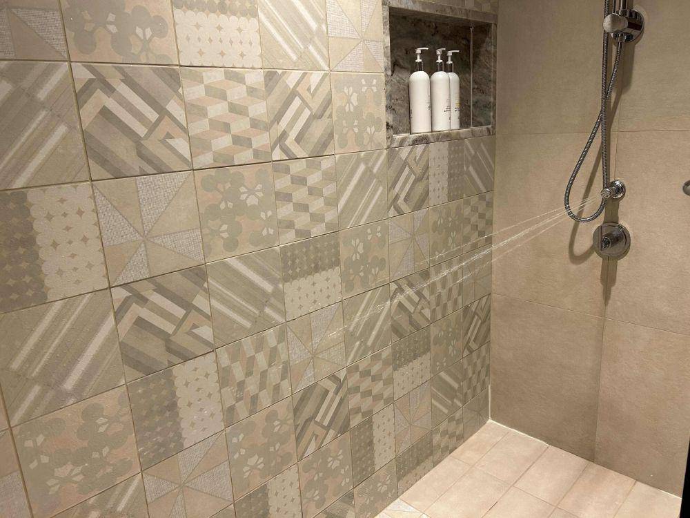 potret fasilitas unik kamar mandi hotel (reddit.com/user/TuxedoFloorca)