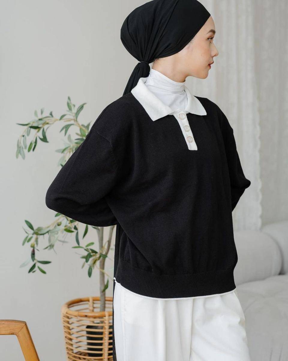 Vintage House Olivia Polo Sweater (instagram.com/vintagehouse_id)