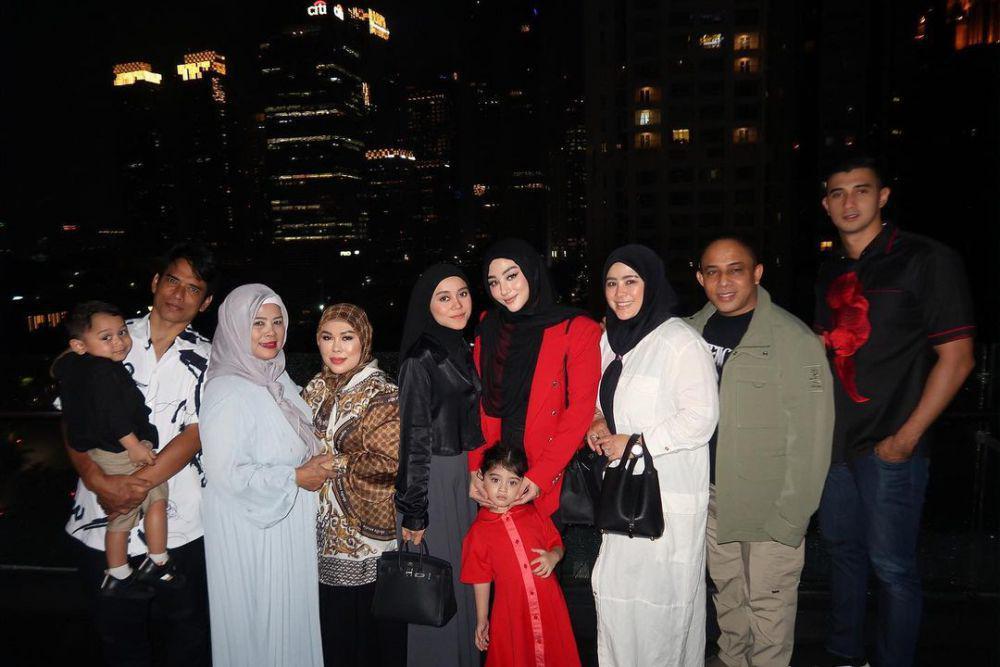 9 Momen Ultah Margin Wieheerm, Dinner Bareng Keluarga dan Sahabat