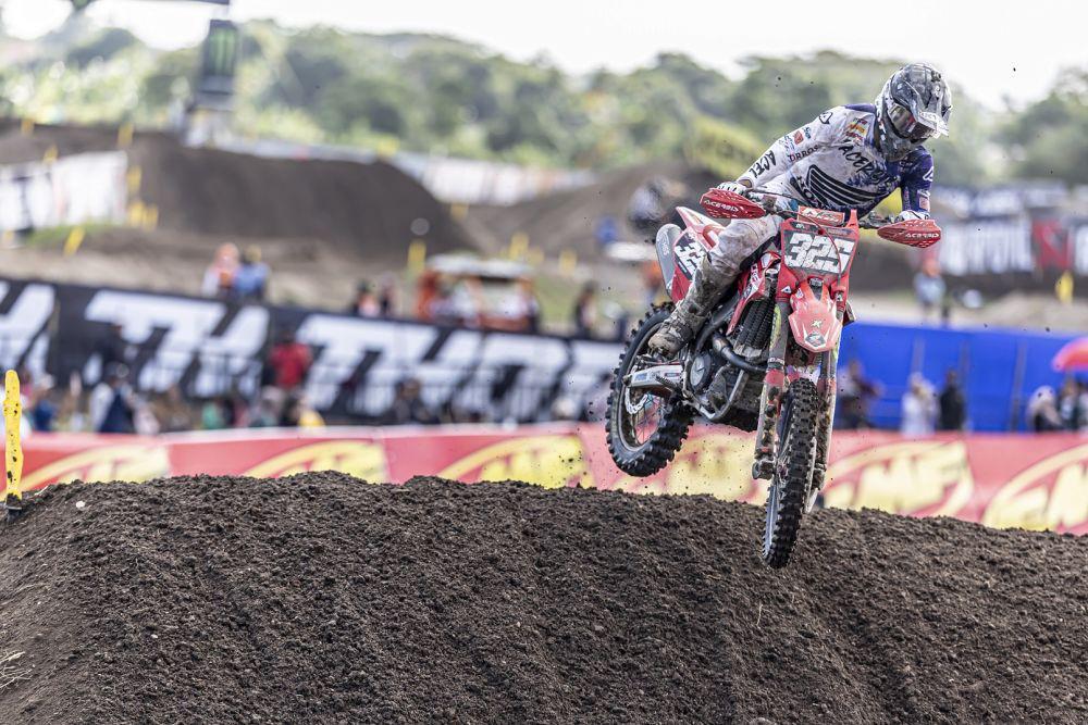 2 Crosser Astra Honda Tuntaskan Perjuangan di MXGP Lombok