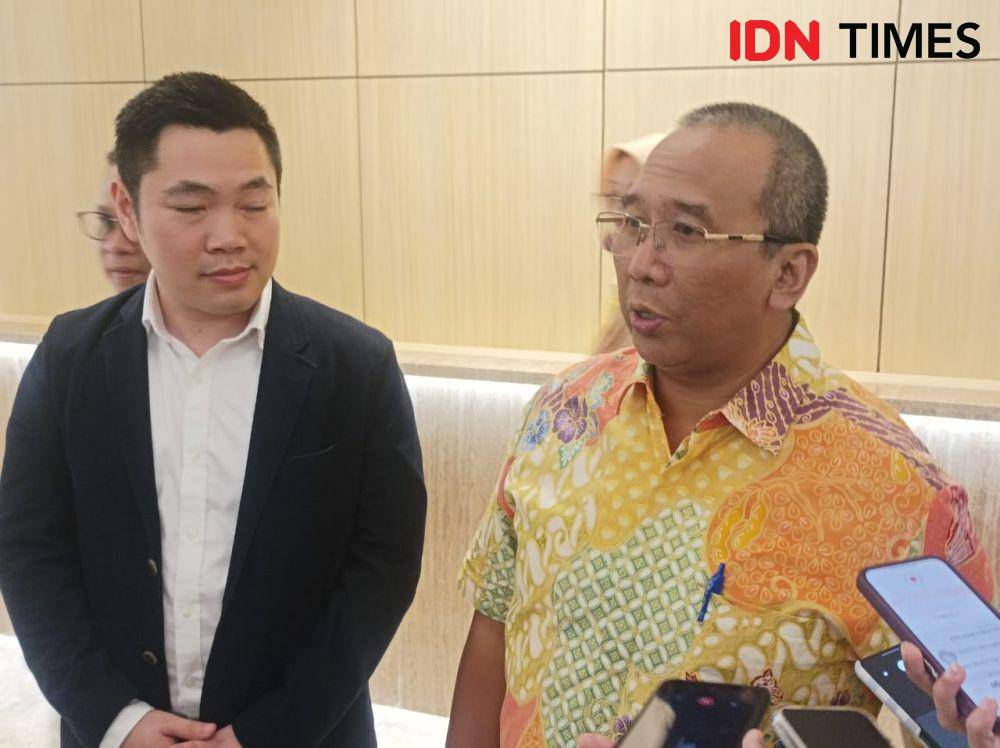 Direktur Jenderal Pelayanan Kesehatan, Azhar Jaya beri penjelasan soal dokter asing di Gedung Kemenkes, Selasa (9/7/2024). (IDN Times/Dini Suciatiningrum)