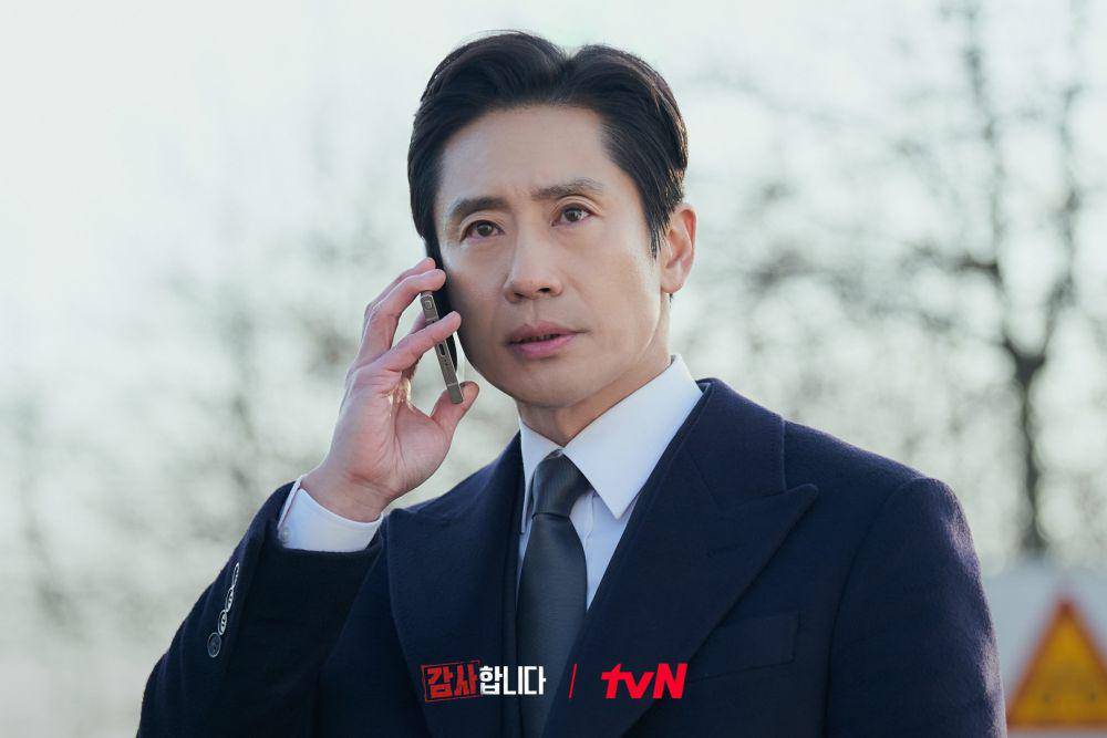 Shin Ha Kyun di The Auditors (dok. tvN/The Auditors)