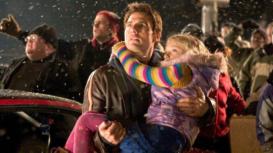 Tom Cruise dan Dakota Fanning dalam film War of the Worlds. (Paramount Pictures/War of the Worlds)