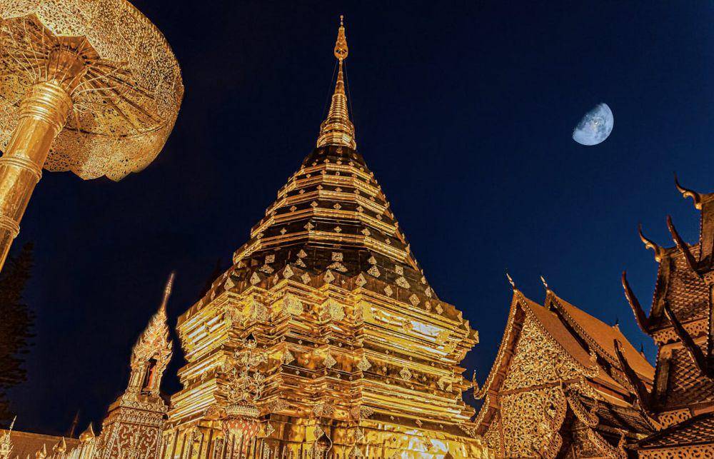 potret Chiang Mai di malam hari (pexels.com/Alberto Capparelli)
