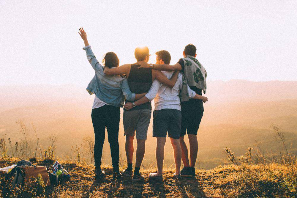 ilustrasi traveling bersama partner (Pexel.com/Helena Lopes)