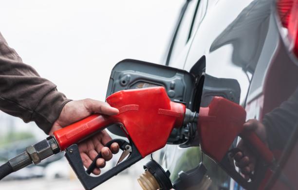 5 Tips Pintar Mengirit Bahan Bakar Mobil