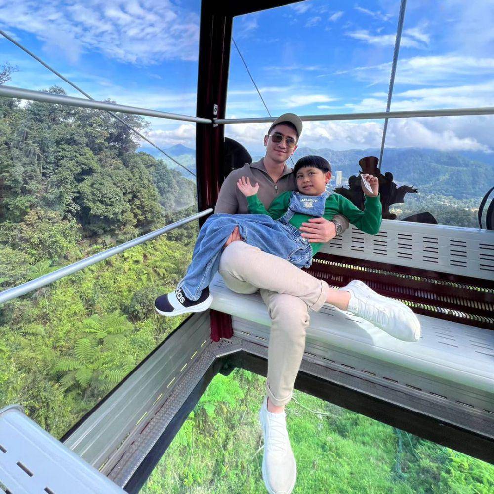 momen Verrell dan El naik Awana SkyWay (instagram.com/nyaisarni2/)