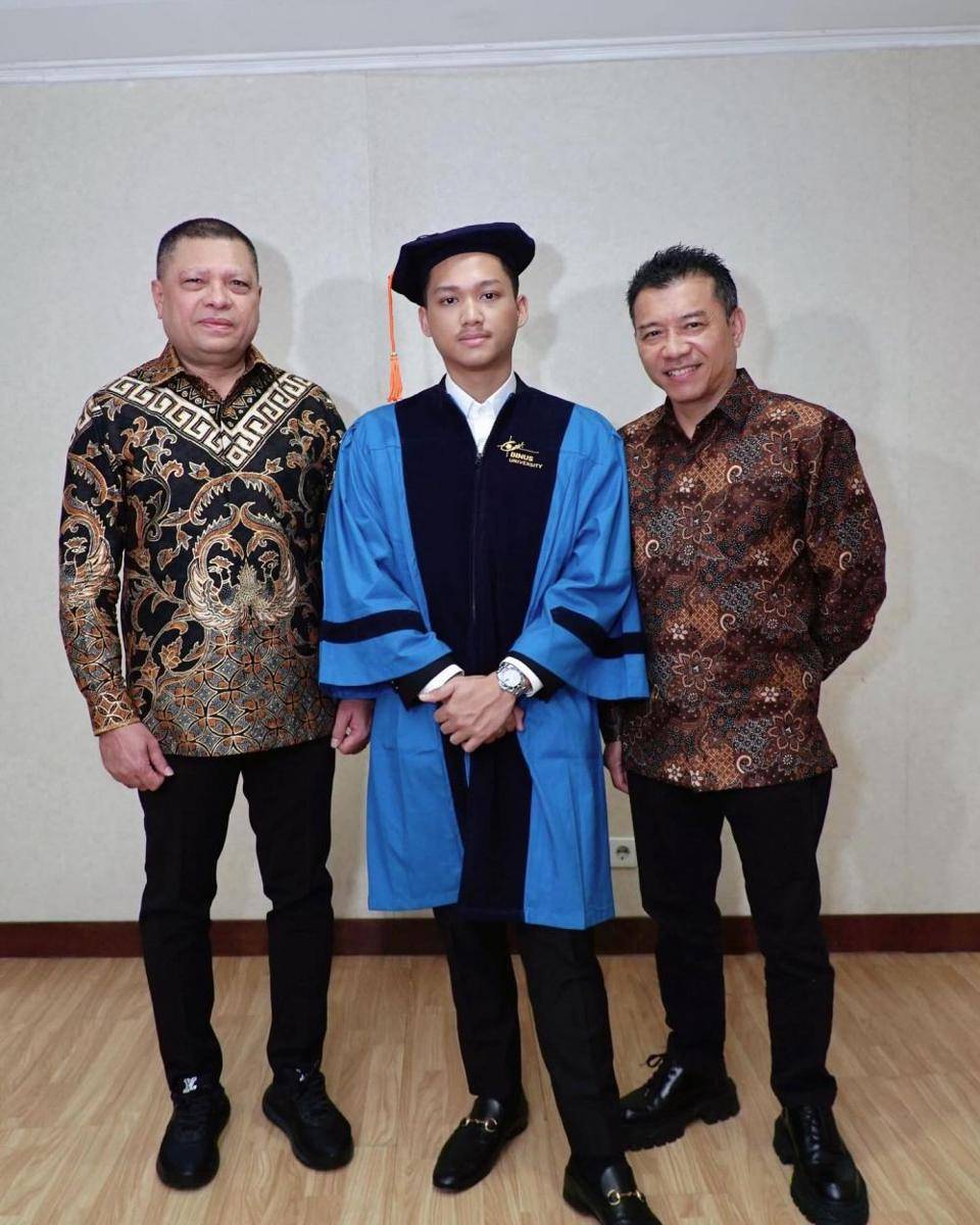 potret Azriel Hermansyah wisuda (instagram.com/ashanty_ash)