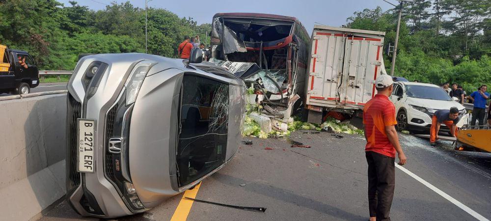 Sembilan Kendaraan Terlibat Kecelakaan di Tol Cipularang Km 85