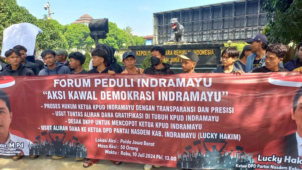 Massa Datangi Polda Jabar Desak Usut Dugaan Gratifikasi KPU Indramayu