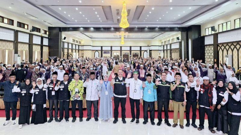 Pj Gubernur Jemput Jemaah Haji Papua di Makassar