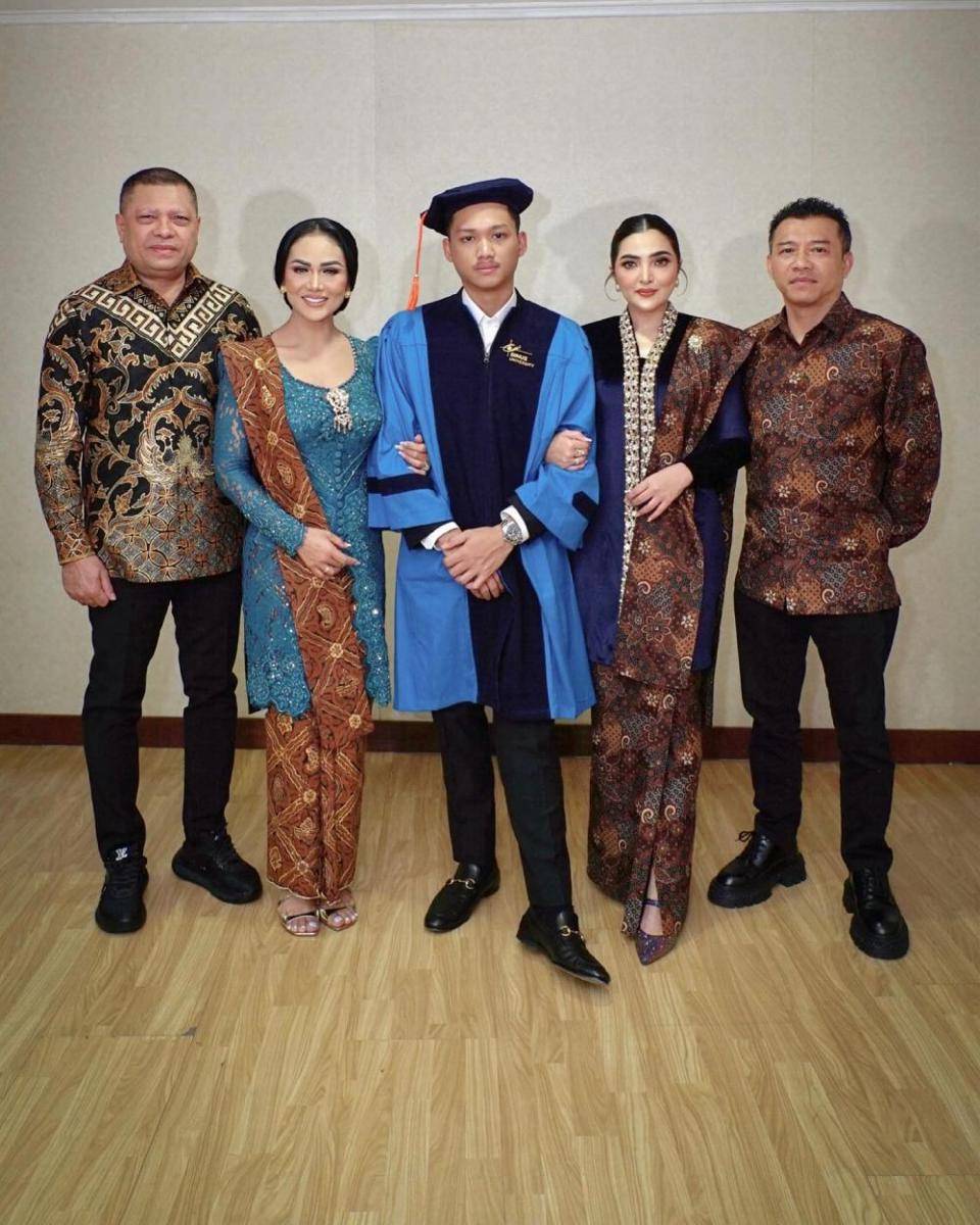 potret Azriel Hermansyah wisuda (instagram.com/ashanty_ash)
