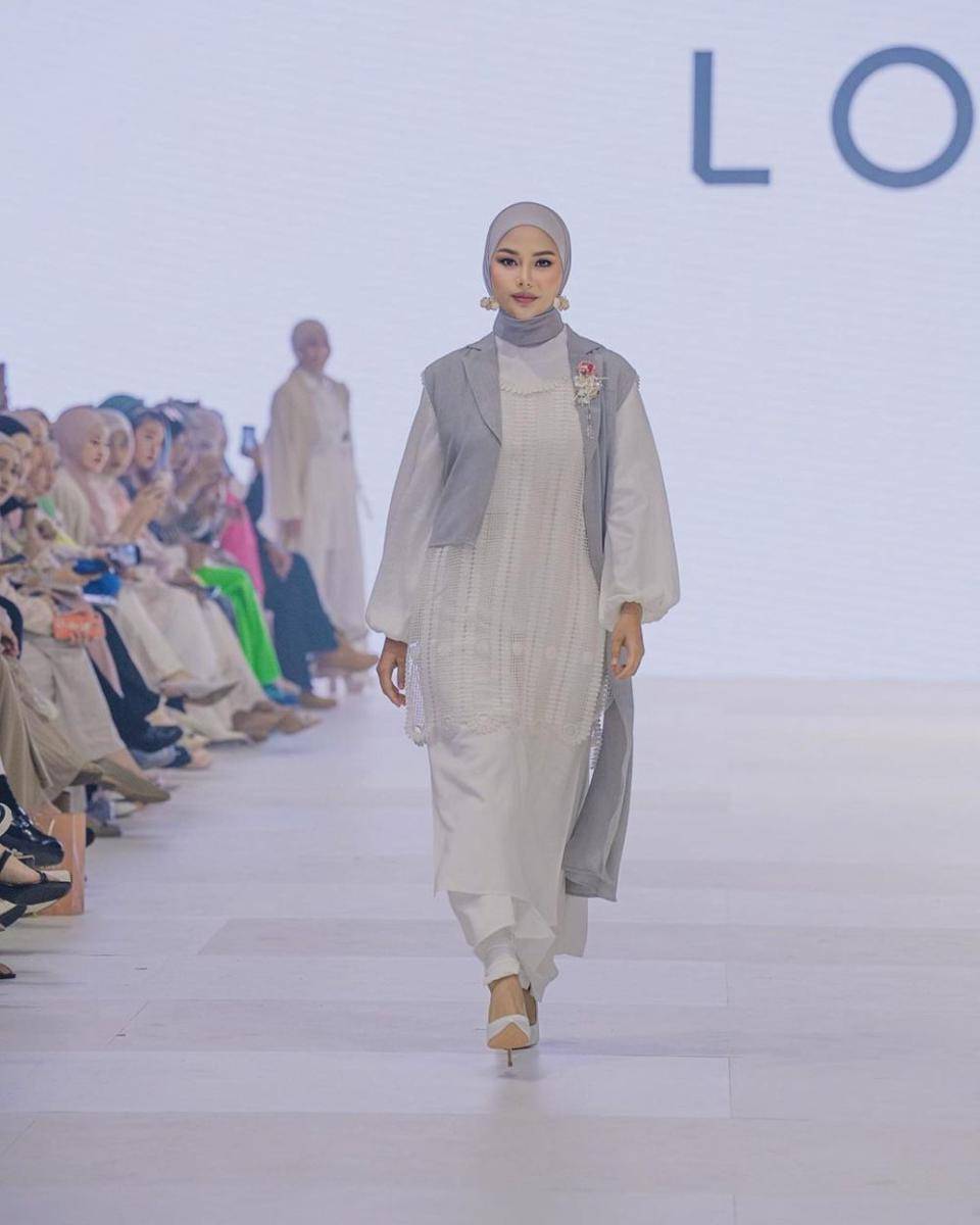 inspirasi outfit hijab yang classy (instagram.com/daraarafah)