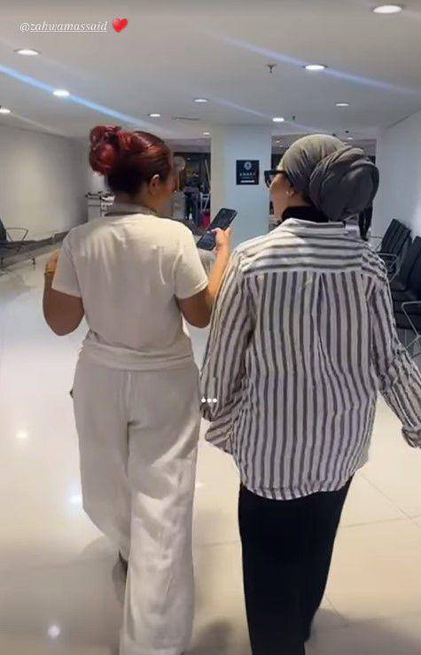 Zahwa Massaid pulang ke Indonesia (Instagram.com/rezaartameviaofficial)