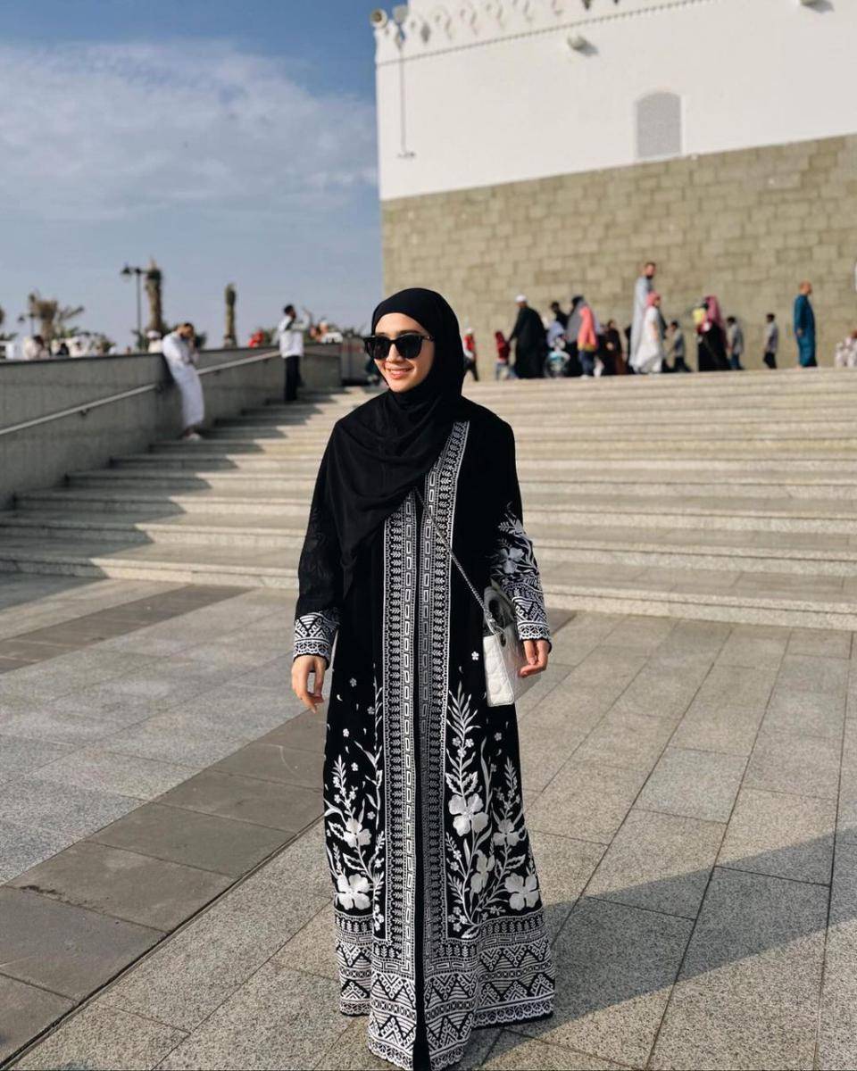 inspirasi outfit hijab yang classy (instagram.com/febbyrastanty)