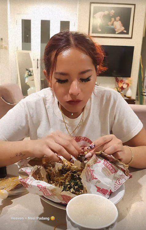 Zahwa Massaid pulang ke Indonesia (Instagram.com/rezaartameviaofficial)