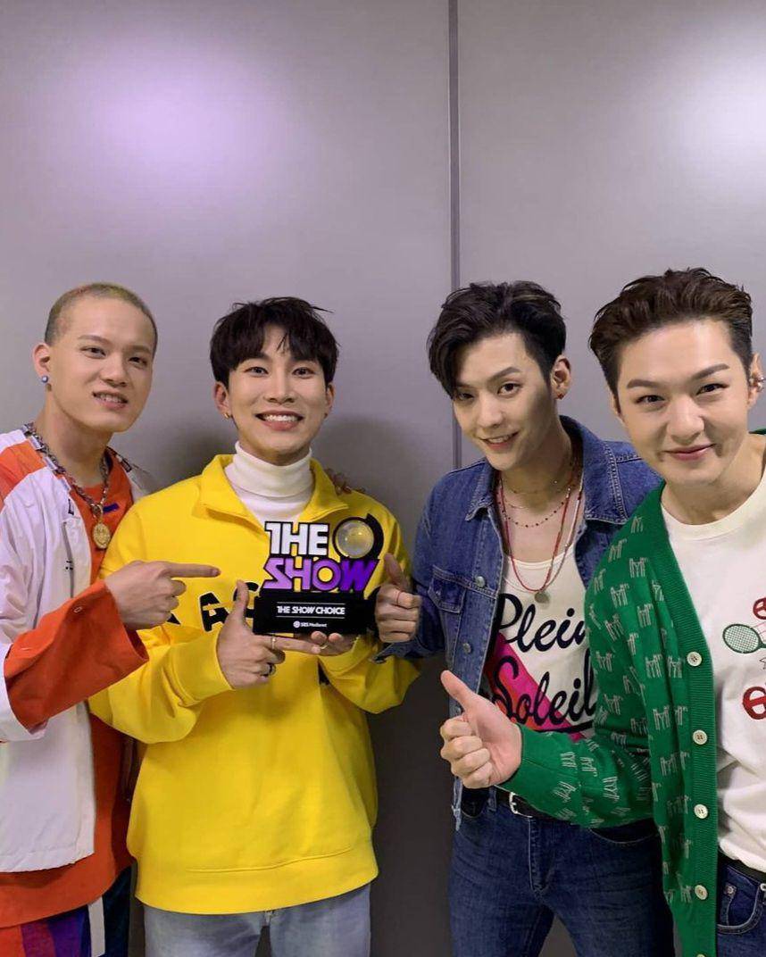 potret BTOB (instagram.com/btob_silver_light)