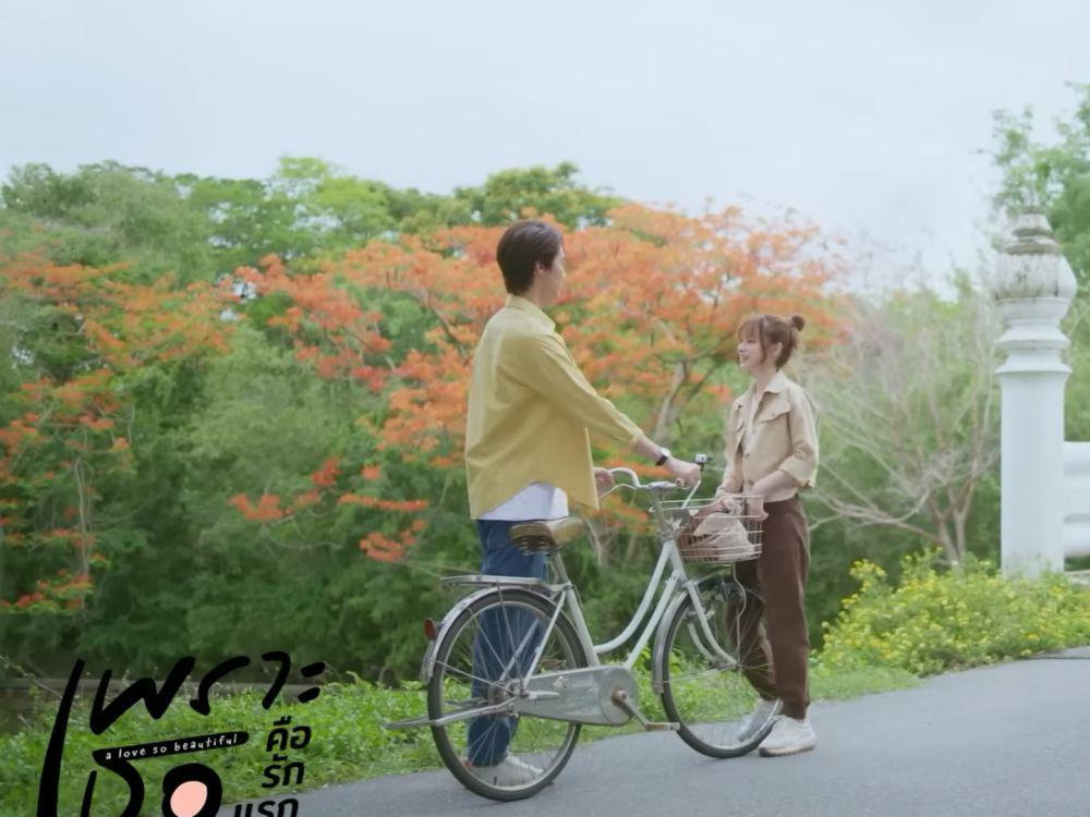 potret mesra Prim Chanikarn dan Dew Jirawat usai jadian di drama Thailand A Love So Beautiful (youtube.com/gmmtv)