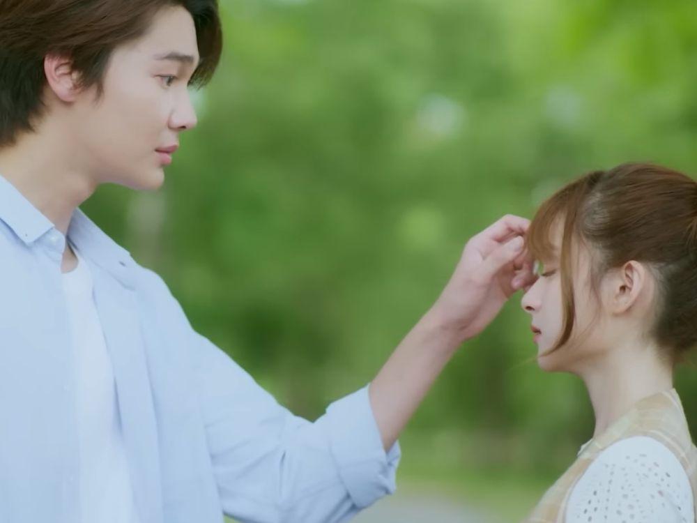 potret mesra Prim Chanikarn dan Dew Jirawat usai jadian di drama Thailand A Love So Beautiful (youtube.com/gmmtv)