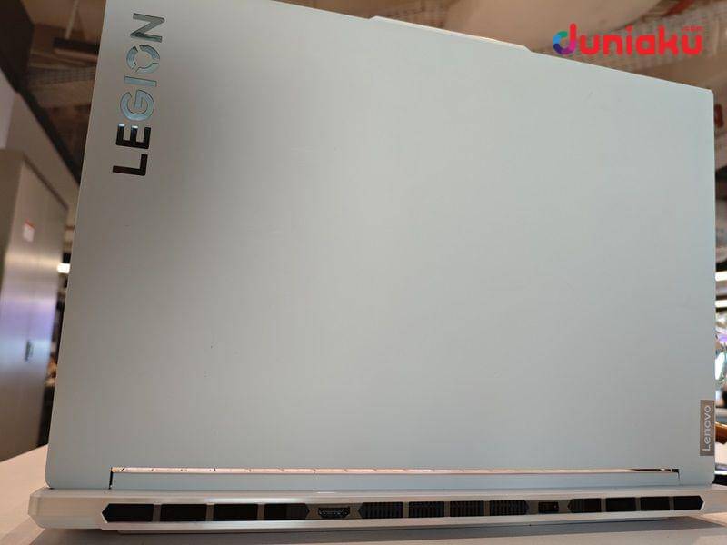 Foto Legion 7 16IRX9, diambil oleh Aditya Daniel. (Duniaku.com/Aditya Daniel)