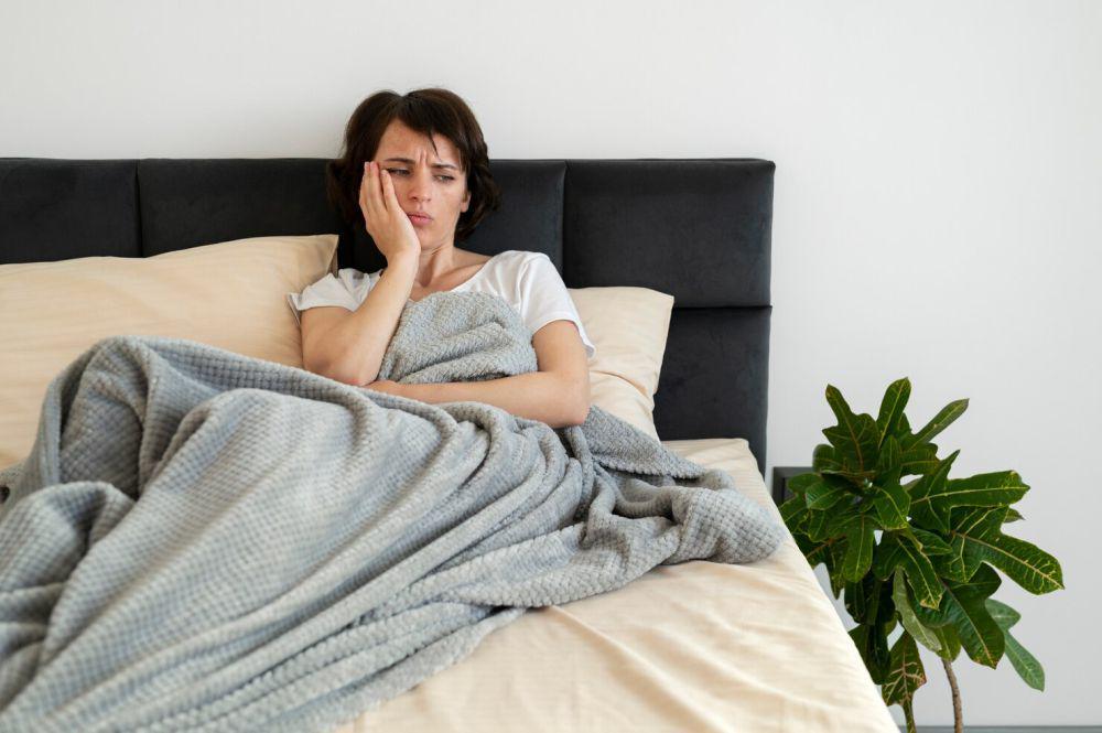 6 Cara agar Tetap Bisa Tidur saat Pikiran Berisik, Latihan Relaksasi!