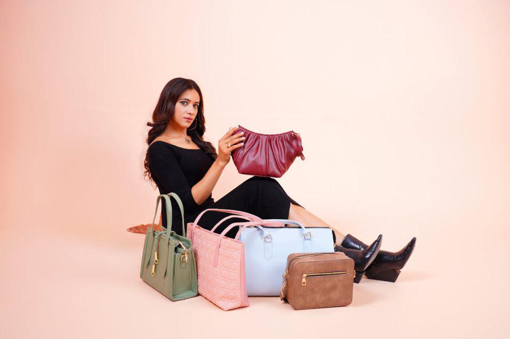 5 Tips Memilih Tas Wanita untuk Bepergian ke Tempat Ramai