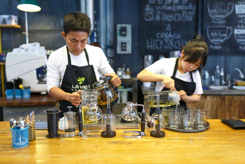 Ilustrasi barista membuat kopi (pexels.com/Quang Nguyen Vinh)