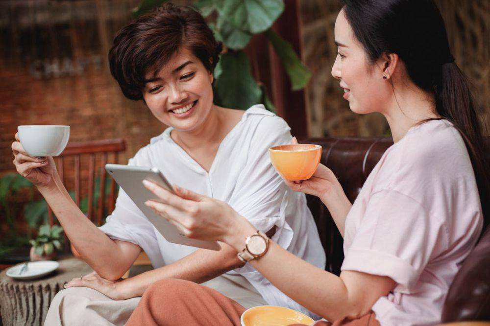 ilustrasi bersama teman (pexels.com/Sam Lion)