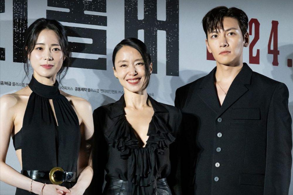 potret konferensi pers Revolver (instagram.com/koreadispatch)