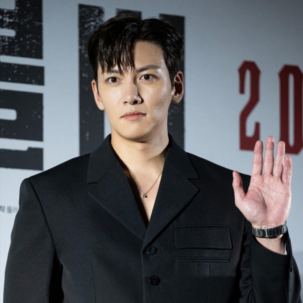 potret konferensi pers Revolver (instagram.com/koreadispatch)