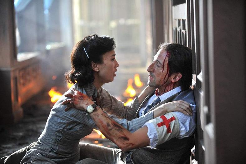 Adrien Brody di Film Air Strike (dok. Blue Box International/Air Strike)