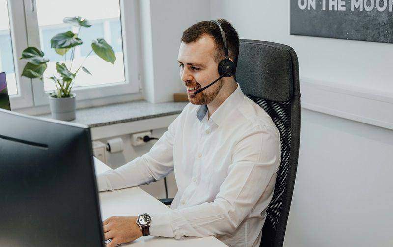 ilustrasi mengobrol dengan customer service (unsplash.com/SEO Galaxy)