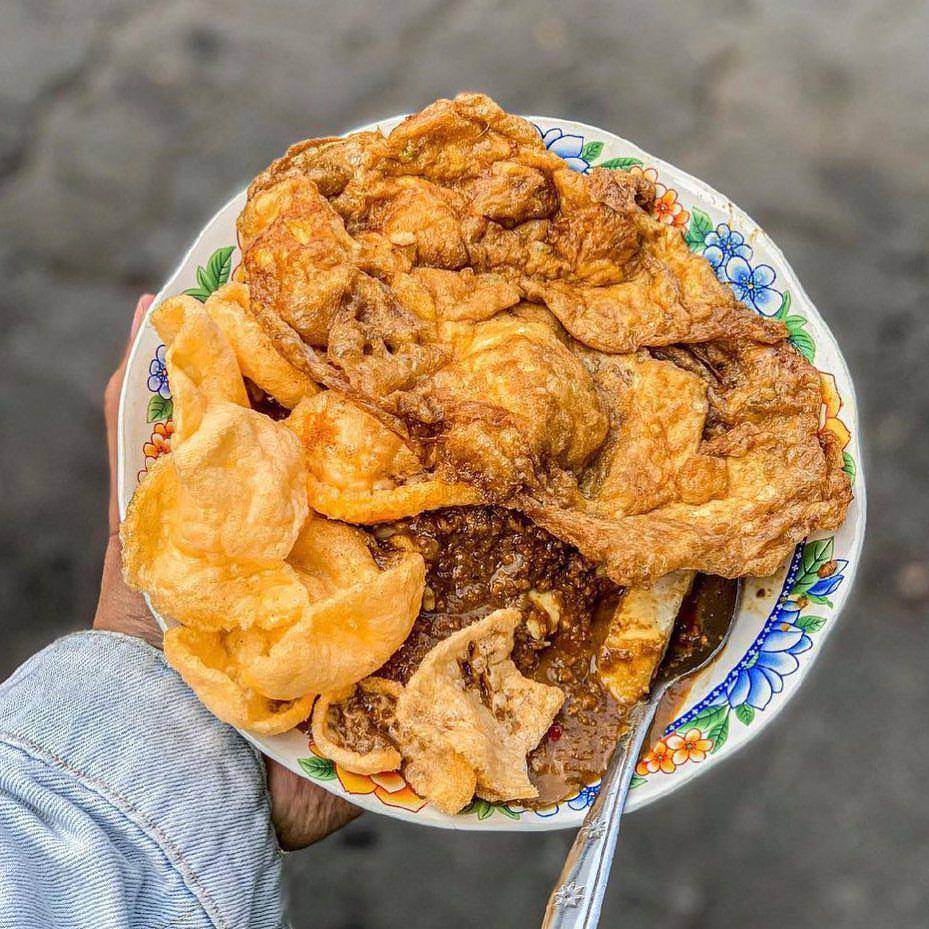 Tahu telor Cak Srupin yang berlokasi dekat Alun-Alun Malang. Instagram/amazingmalangeats