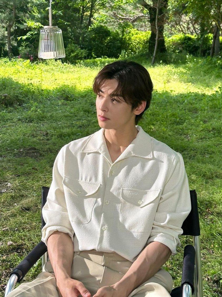 potret Cha Eun Woo (instagram.com/eunwo.o_c)