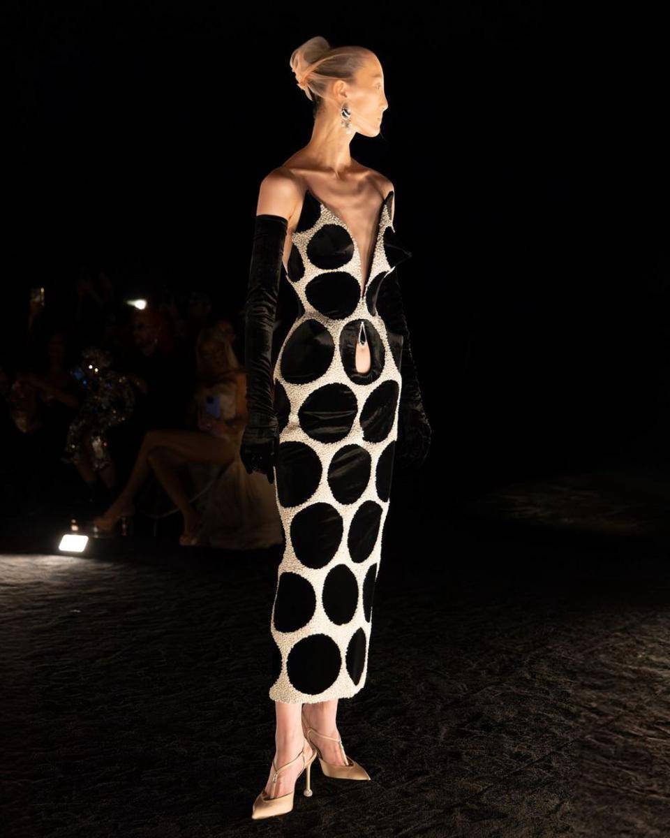 koleksi haute couture Schiaparelli Fall/Winter 2024 (instagram.com/schiaparelli)