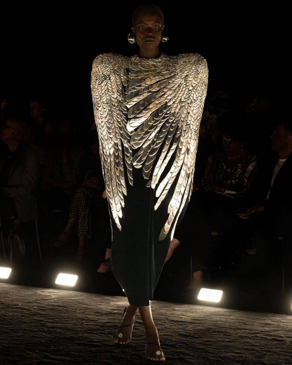 koleksi haute couture Schiaparelli Fall/Winter 2024 (instagram.com/schiaparelli)