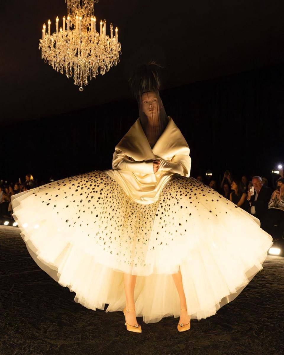 koleksi haute couture Schiaparelli Fall/Winter 2024 (instagram.com/schiaparelli)