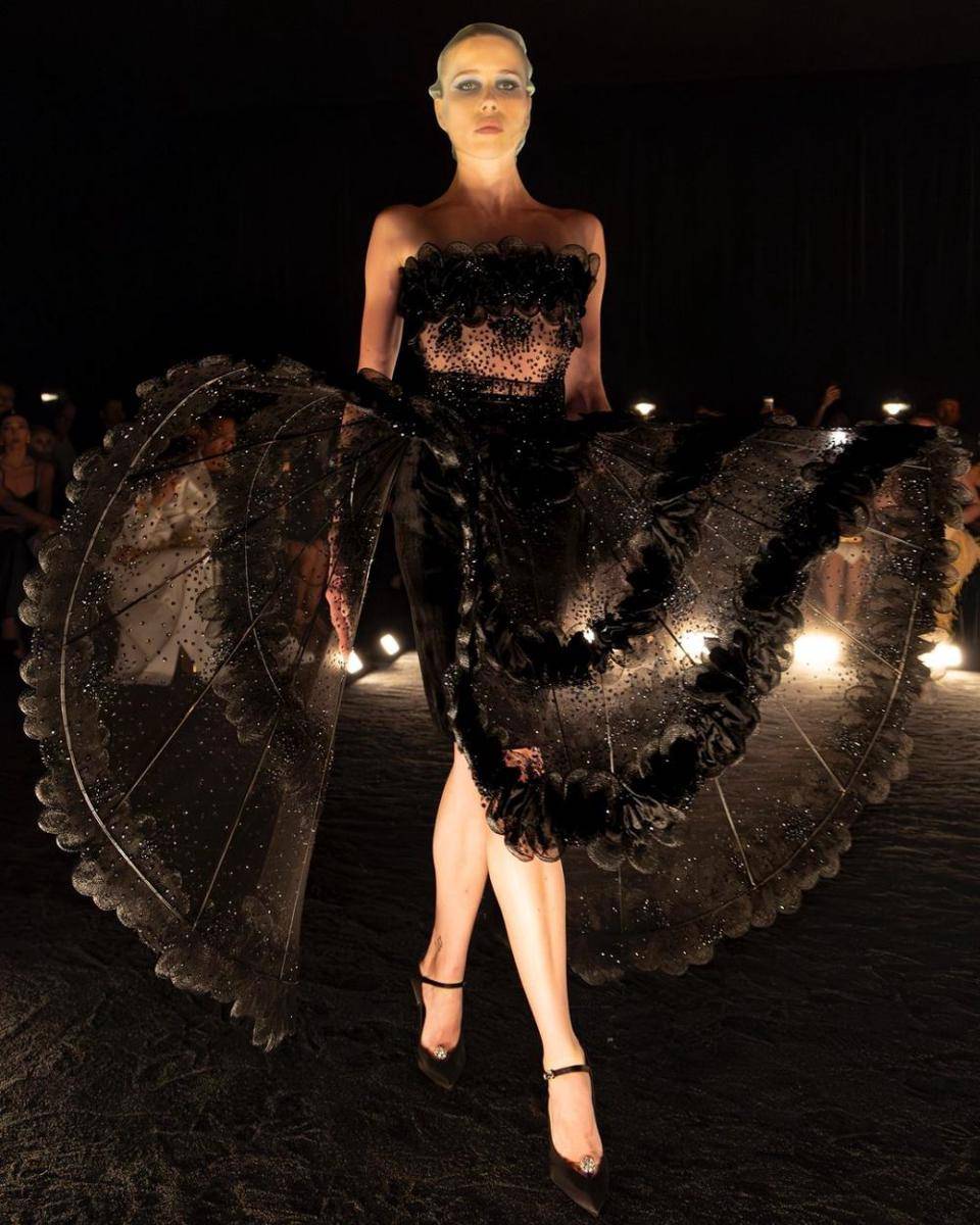 koleksi haute couture Schiaparelli Fall/Winter 2024 (instagram.com/schiaparelli)