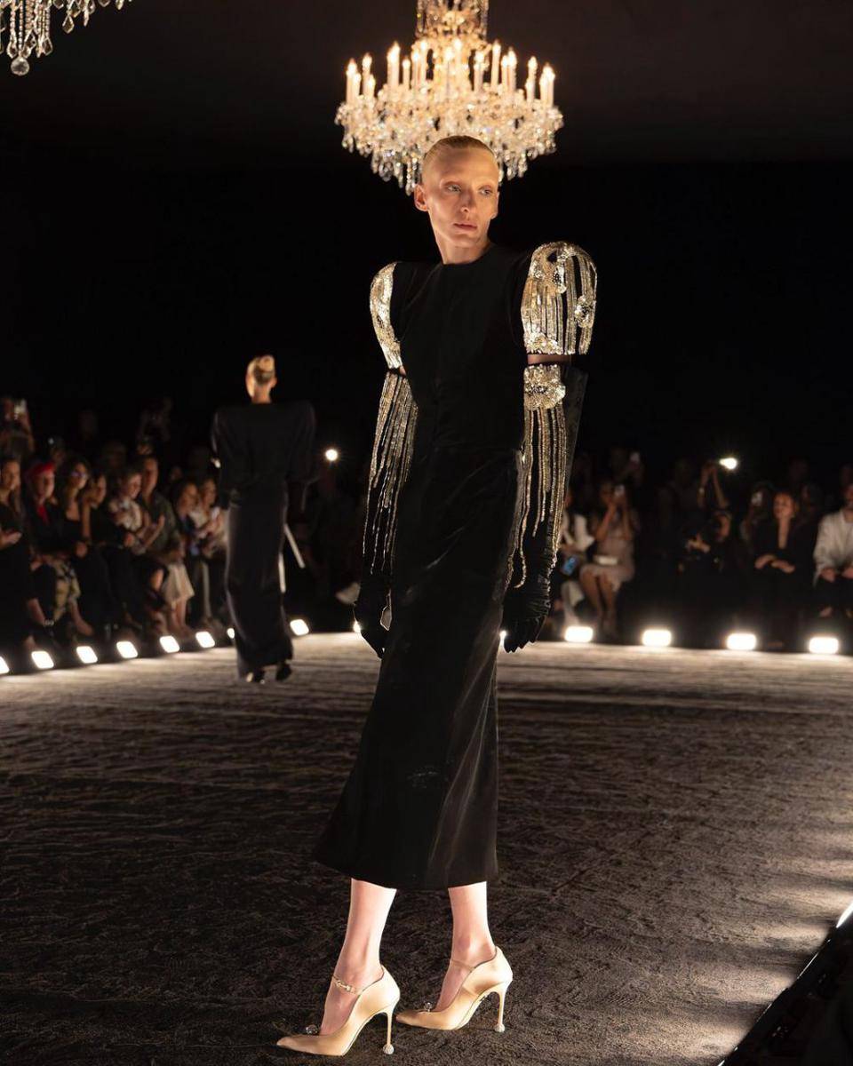 koleksi haute couture Schiaparelli Fall/Winter 2024 (instagram.com/schiaparelli)