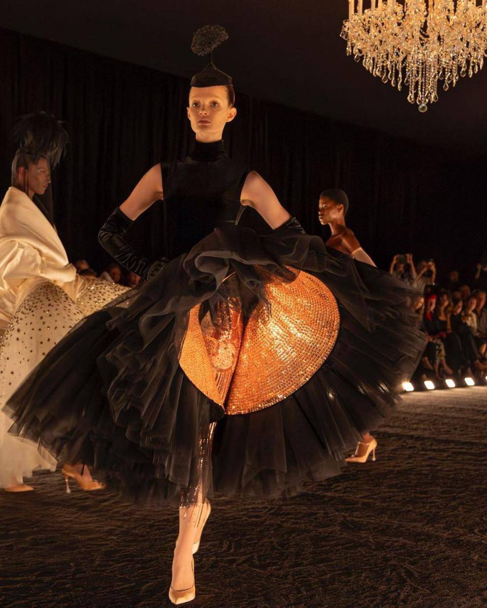 koleksi haute couture Schiaparelli Fall/Winter 2024 (instagram.com/schiaparelli)