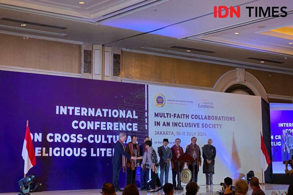 Menteri Luar Negeri RI Retno Marsudi dalam acara Multi Faith Collaborations in An Inclusive Society. (IDN Times/Sonya Michaella)