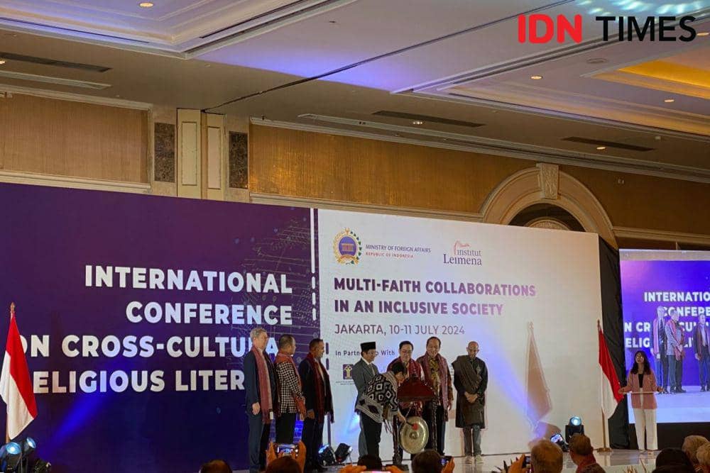 Menteri Luar Negeri RI Retno Marsudi dalam acara Multi Faith Collaborations in An Inclusive Society. (IDN Times/Sonya Michaella)