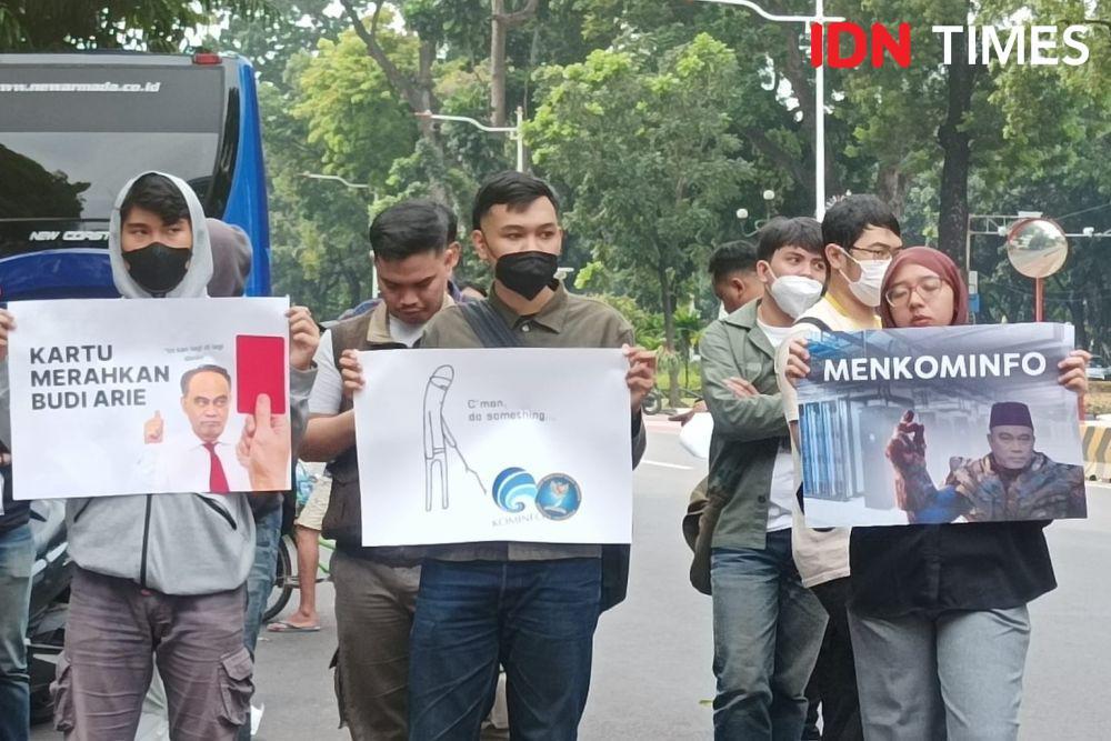 Akamsi Ancam Hiasi Gedung Kominfo dengan WC jika Tuntutan Tak Dipenuhi