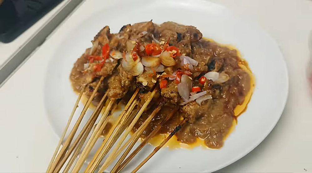 ilustrasi sate ayam khas Madura (youtube.com/Chef Kemarin Sore)