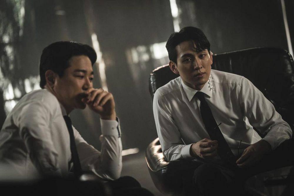 Bae Jae Sung di balik layar drama The Player 2: Master of Swindlers (instagram.com/b_jae94)