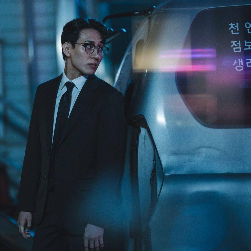 Bae Jae Sung di balik layar drama The Player 2: Master of Swindlers (instagram.com/secretent_official)