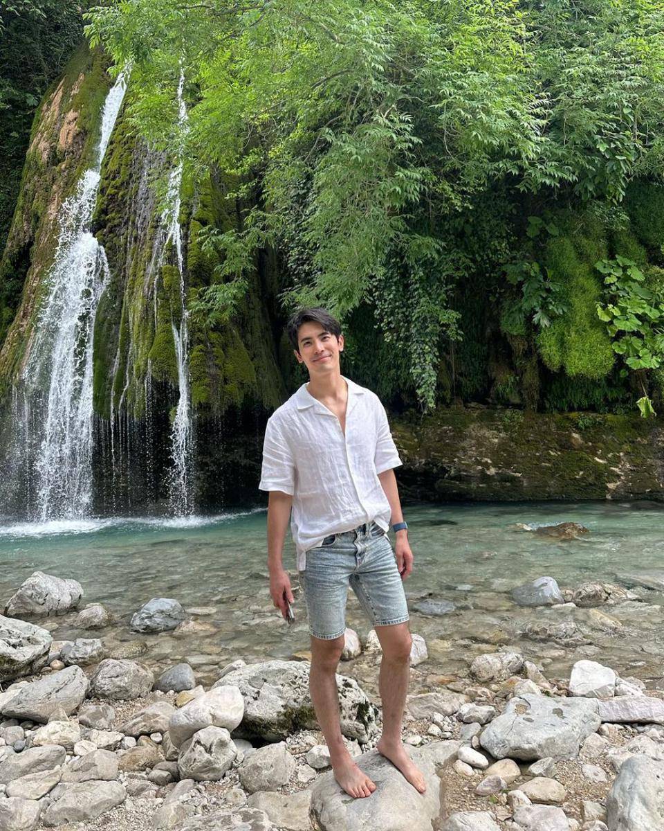 potret outfit liburan ala Son Yuke (instagram.com/sonyuke)
