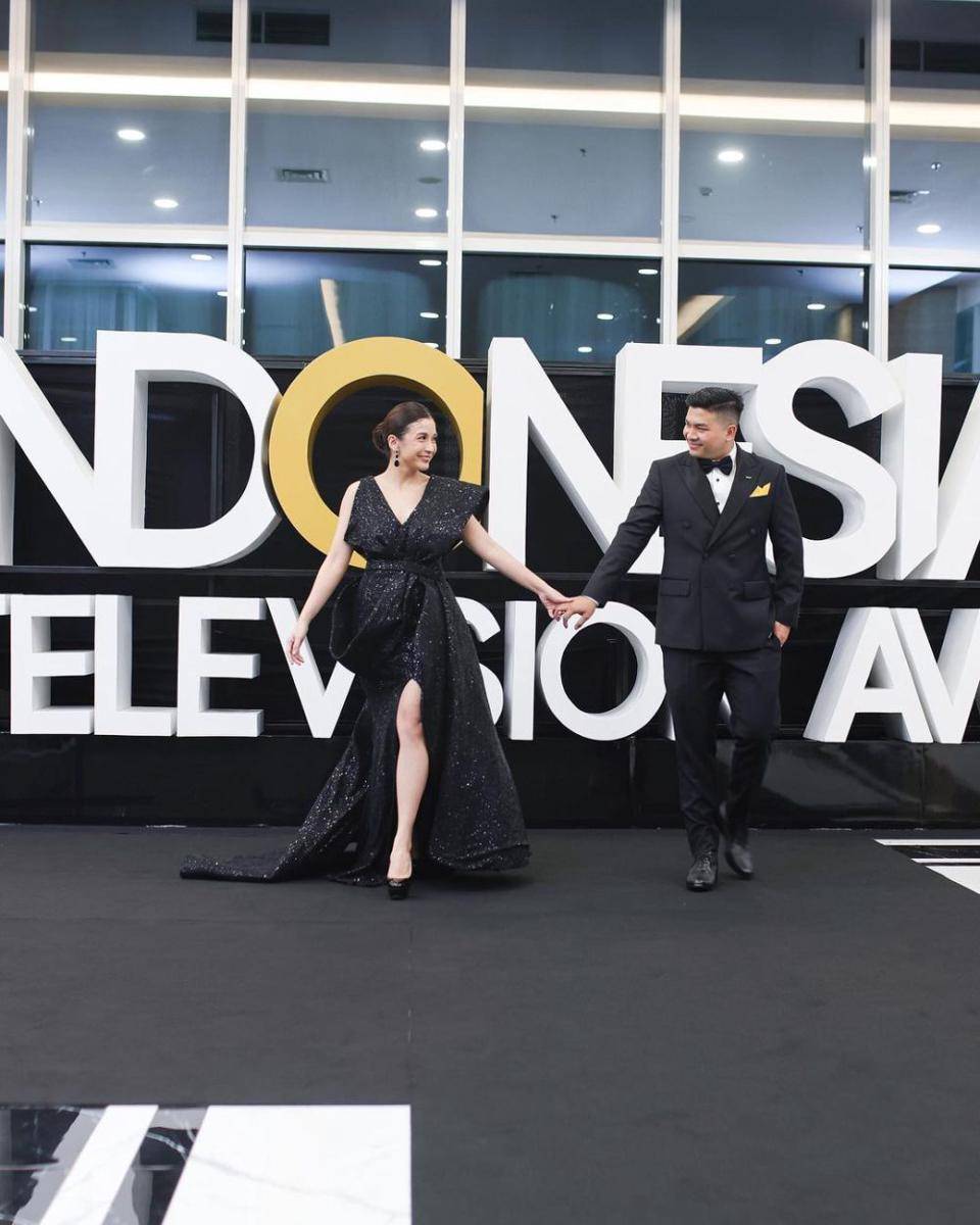 potret Chelsea Olivia dan Glenn alinskie di Indonesian Television Awards 2024 (instagram.com/chelseaoliviaa)