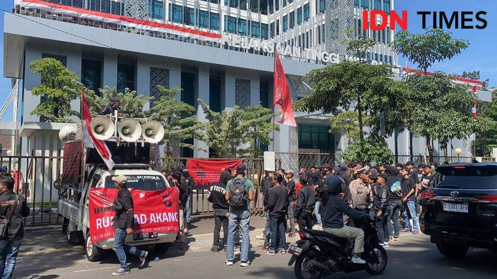Mahasiswa Minta Kejati Jabar Segera Tahan Arsan Latif!