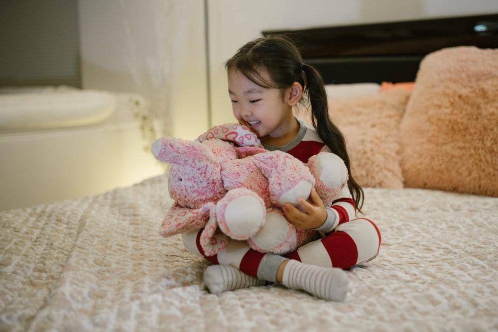 ilustrasi bermain boneka (pexels.com/RDNE Stock project)